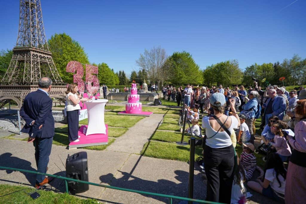 Réouverture de France Miniature pour les 35 ans du parc, avec familles et créateurs de contenu